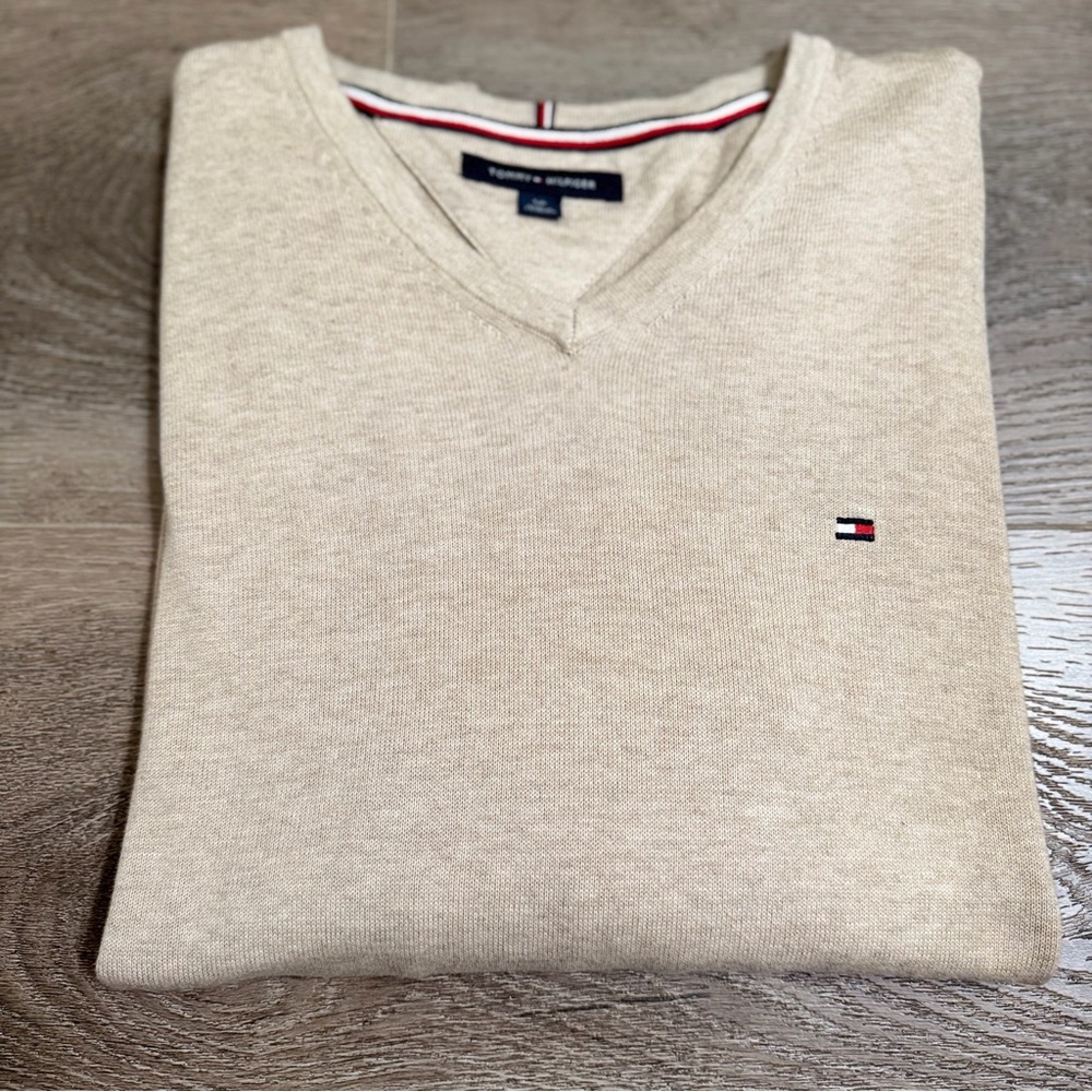 Tommy Hilfiger Men's V-Neck Sweater in Light Beige with Logo
